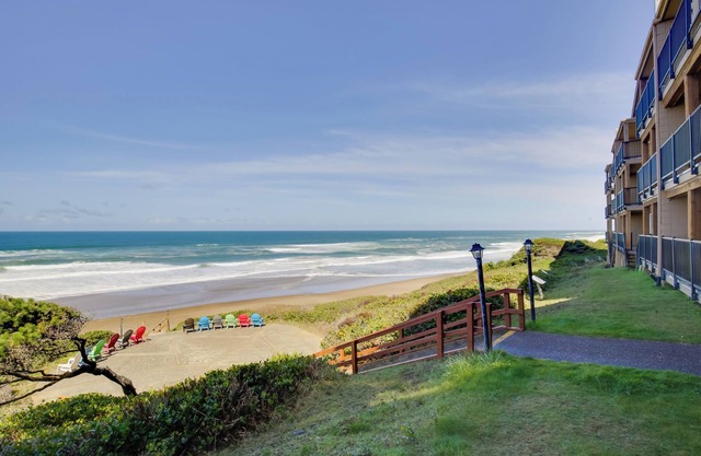 Lincoln City Beach Condo: Clubhouse & Pool Access!