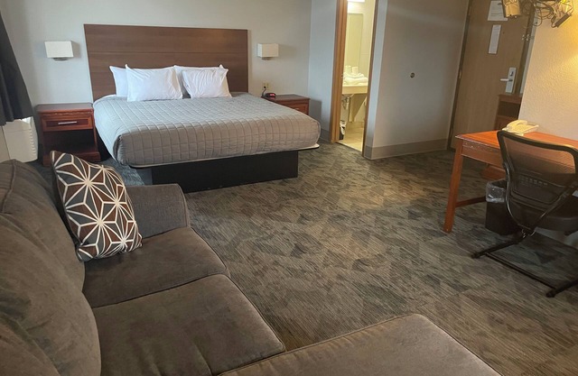 Lincoln Hotel - King Deluxe