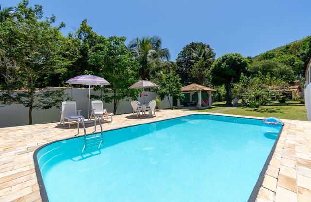 Linda casa com lazer completo em meio à natureza