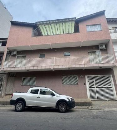 Linda casa a 200m da Basílica Nova