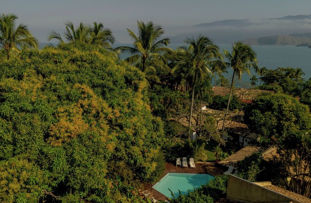 Linda Casa Colonial 100 mts da Praia da Feiticeira