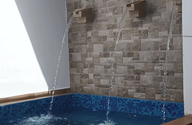 Linda casa con alberca y cascada.nn