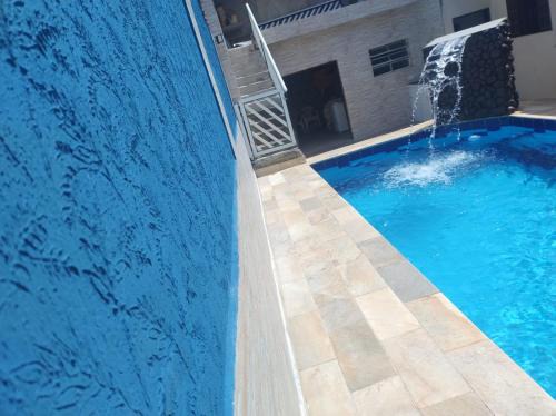 Linda casa Edícula "fundos do terreno" com piscina