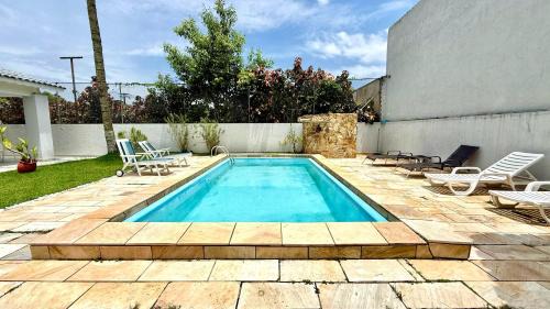 Linda Casa no Jardim Acapulco - Piscina e Churrasqueira - 8 Pessoas