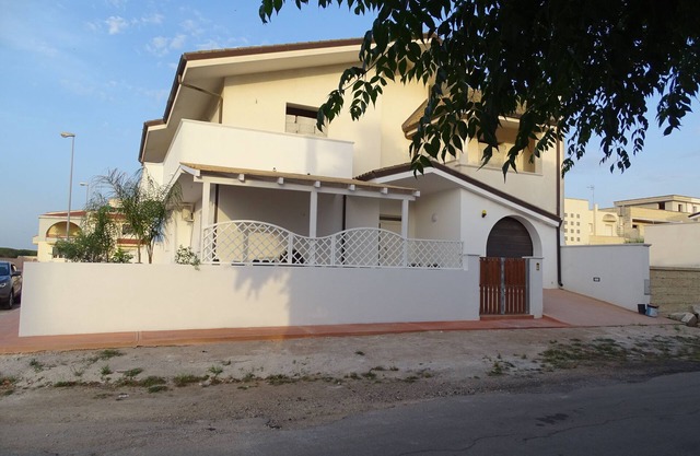 Linda Holiday Home (Pink Apartment)