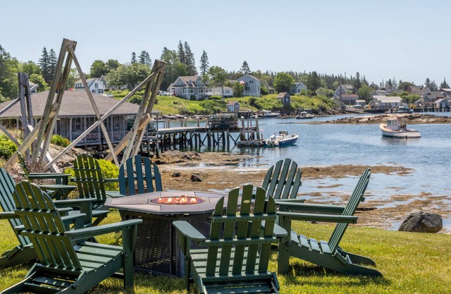 Linda's Landing: Village Home With Surrounding Harbor Views And Ocean Beyond