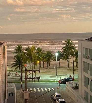 Lindo Apartamento Padrão 140 m2 3 quartos e 2 suítes Vila Tupi Praia Grande
