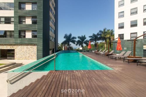 Lindo Apto em Prédio c/Piscina MPB0034