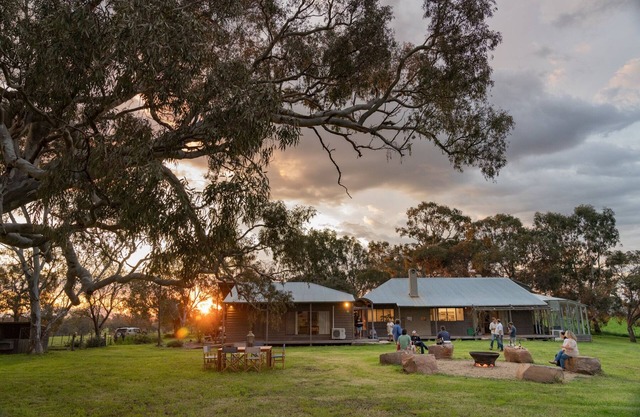 Linleigh Farmhouse With Mountain Views