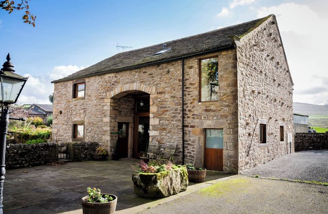 LINTON LAITHE, pet friendly, character holiday cottage in Threshfield