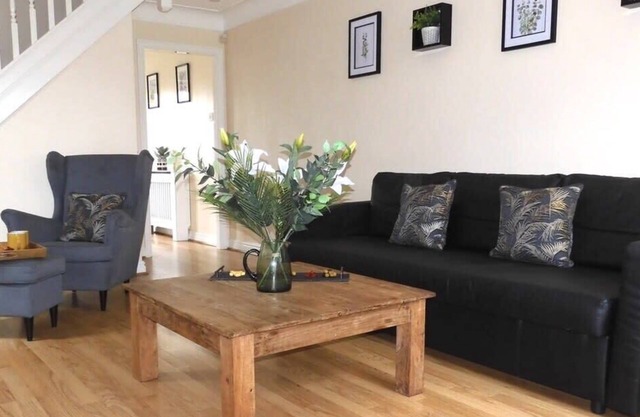 Lion House Chester - Very Near Zoo & Ideal for Families