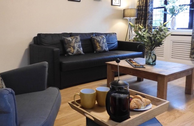 Lion House Chester - Very Near Zoo & Ideal for City - Sleeps Up to 7
