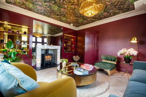 Liongate Lodge