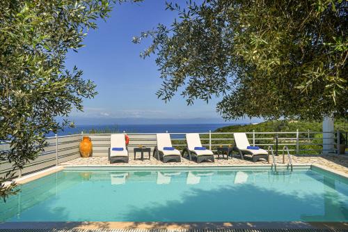 Lioniskari Seaviews - Paxoi's Private Pool Oasis