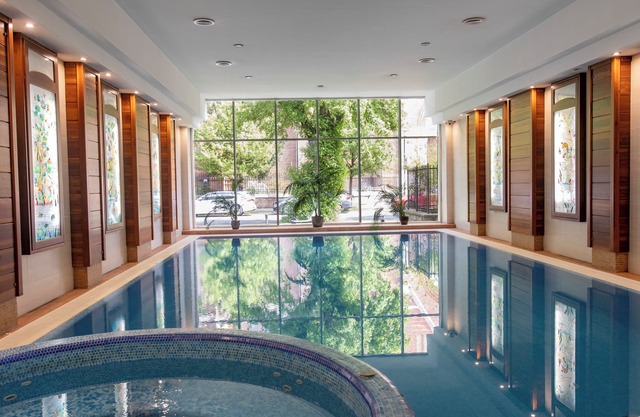 Lions Garden Hotel