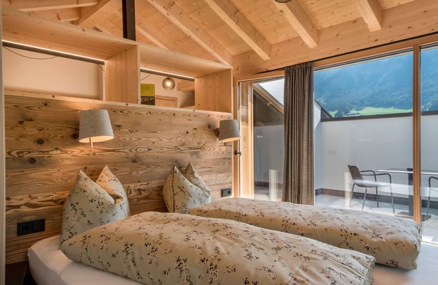 Lippmöshof Holiday Apartment Reguz with Mountain View, Garden, Terrace, Sauna and Wi-Fi