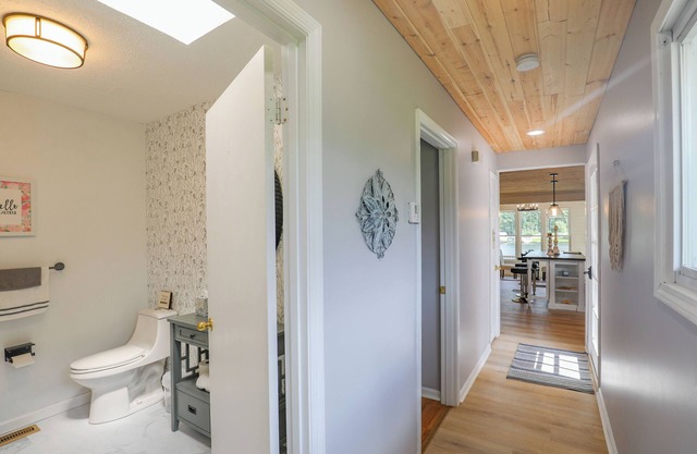 Lisa's Sinclair Cottage - Waterfront, Sleeps 8, Amazing Outdoor Space + More!