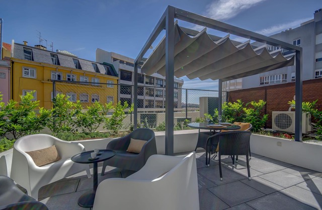 Lisbon Avenue Apartments- Free ParkinG & Private Terrace