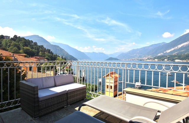 LISZT TOWER by KlabHouse-3BR Lakefront w/Terrace & AC