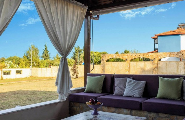 Litochoro Garden Haven - Cozy Seaside Getaway