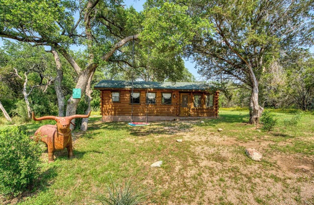 Little Arrow: Cozy Getaway with Lakeside Charm!