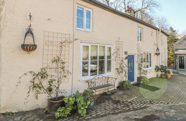 LITTLE BARGATE, pet friendly in Castleton, Peak District