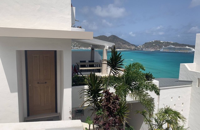 Little Bay- Stunning view, 2 bedroom sleeps 6