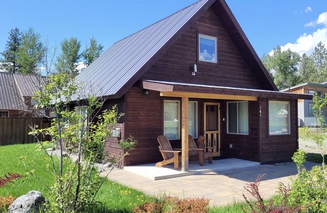 Little Bear Cabin-Dog Friendly,Close to Winthrop's Downtown and Ski Trailhead!