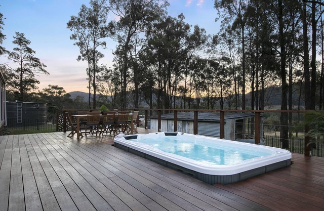 Little Corner Farm - A getaway from it all in Broke