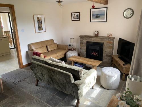 Little Cottage - A Peaceful 3BD Retreat for 5