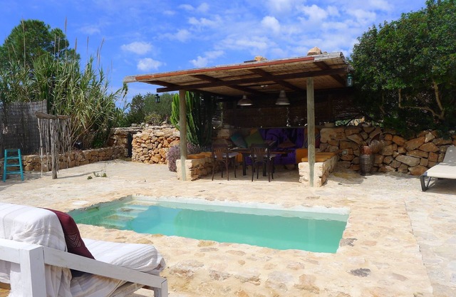 Little country house with garden and heated Swimming pool