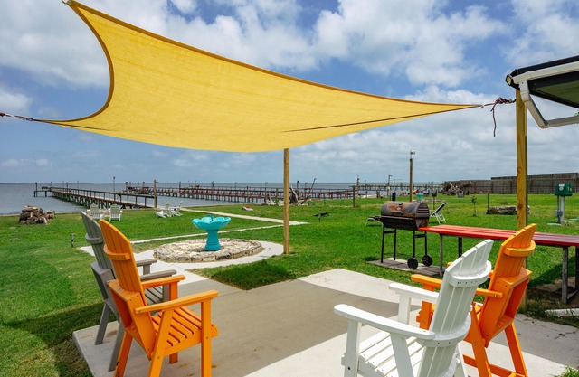 Little Cove Resort | Lighted Fishing Pier!