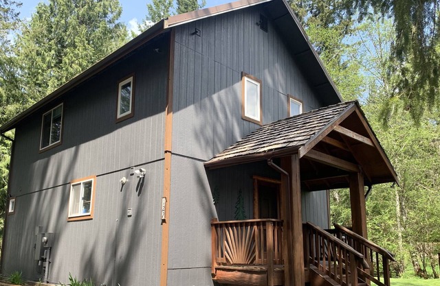 Little Creek Cabin near Mt Rainier
