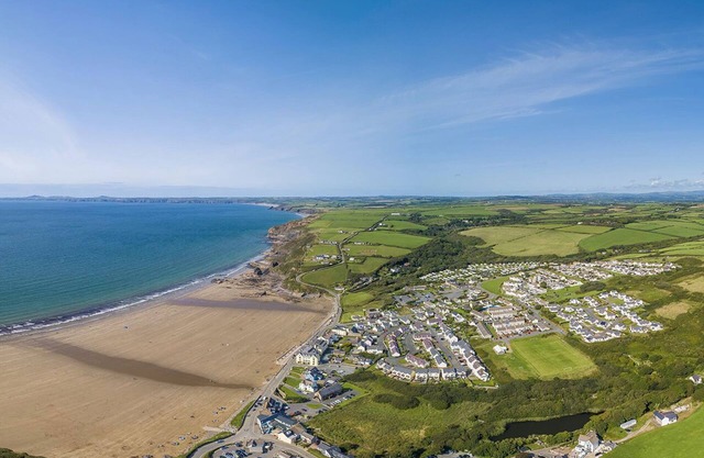 Little Folly, Holiday Cottage Nolton Haven, Sleeps 4, 2 bedrooms, bathrooms
