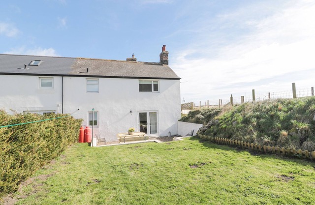 LITTLE HAVEN, pet friendly, with open fire in Bamburgh