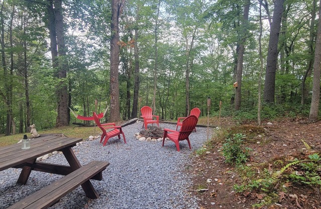 Little Red Wolf - A charming, cozy cabin on the Shenandoah Ridge.