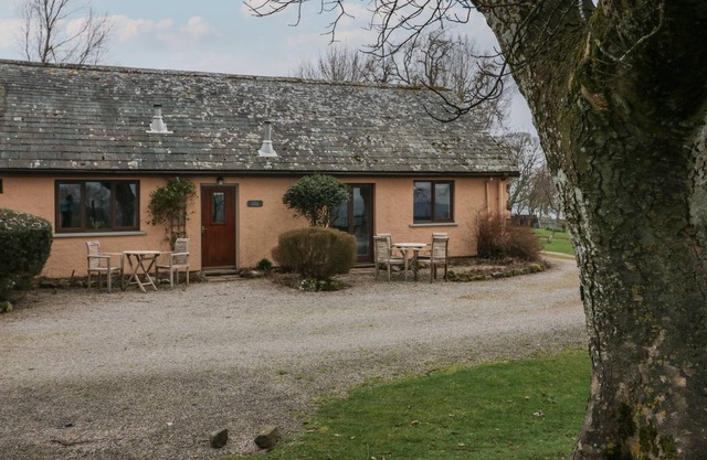 LITTLE WINDER, pet friendly, with a garden in Askham, Cumbria