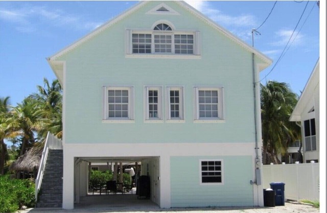 LittleTorch Key3/2 canal home with quick ocean access!