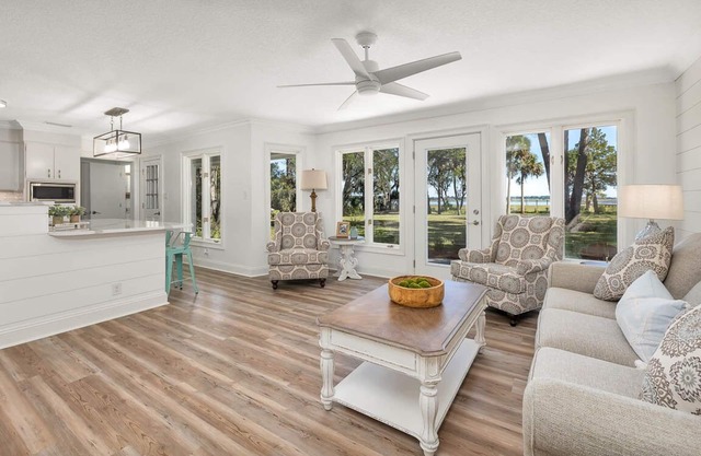 Live Oak Cottage - Riverfront Getaway with Dock Access