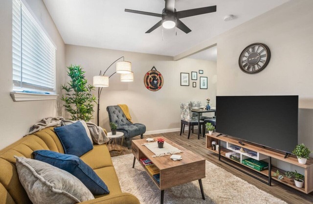 Live the Excitement: Prime 1BD Close to the Action