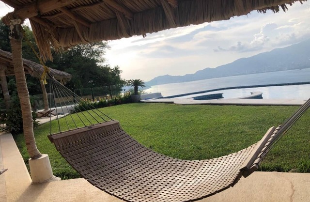 🌴 Live the Paradise in Acapulco with Bay View 🌊