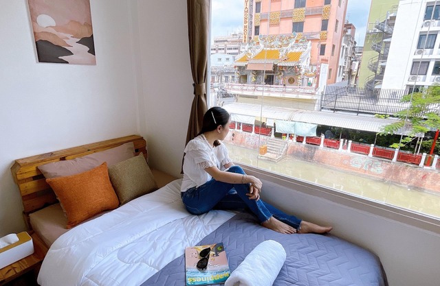 Lively and cozy canal house, near Grand palace