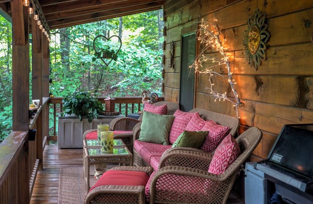 Living the Dream Cabin 3BR/2BA Log Cabin near Boone, NC