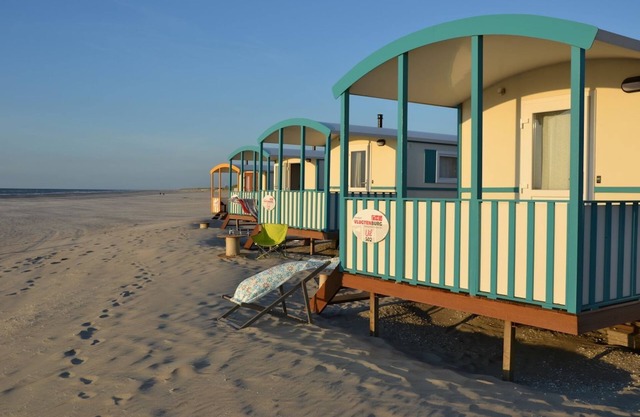 Living Van on the Beach with Sea Views