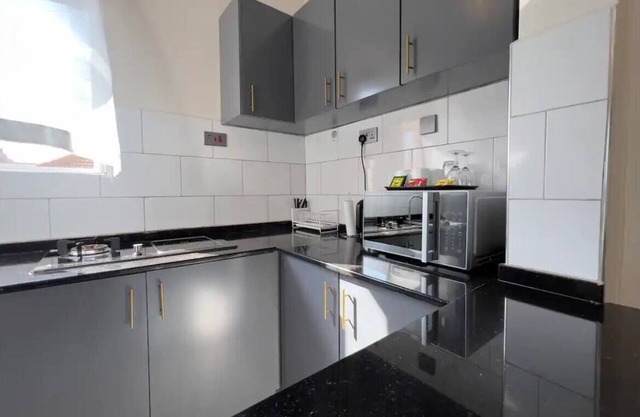 LivLuxe Apartments 6