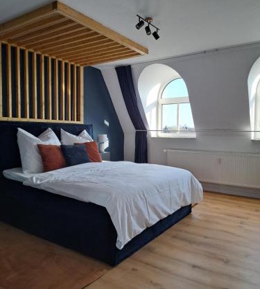 LIVORA Altstadt Wilhelmshaven - Stilvoll - Zentrumsnah - TV-Streaming - Balkon - Nordsee - Badewanne
