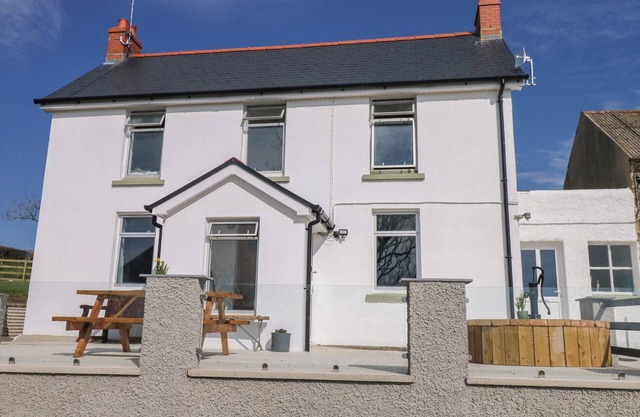 LLANWERN FARM, pet friendly, character holiday cottage in Fishguard