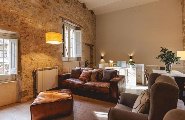 Llebre Duplex - Holiday Apartment Rental in Girona | Bravissimo
