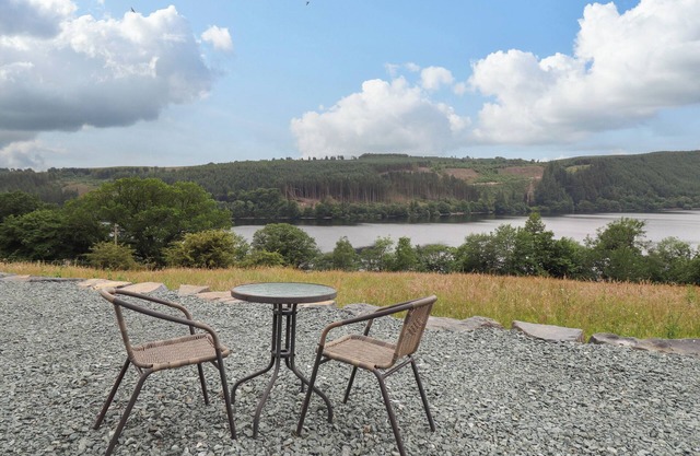 LLETY DEWI, pet friendly, character holiday cottage in Lake Vyrnwy