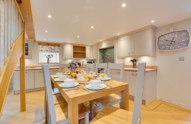 Llety Llew Coch - Four Bedroom House, Sleeps 8